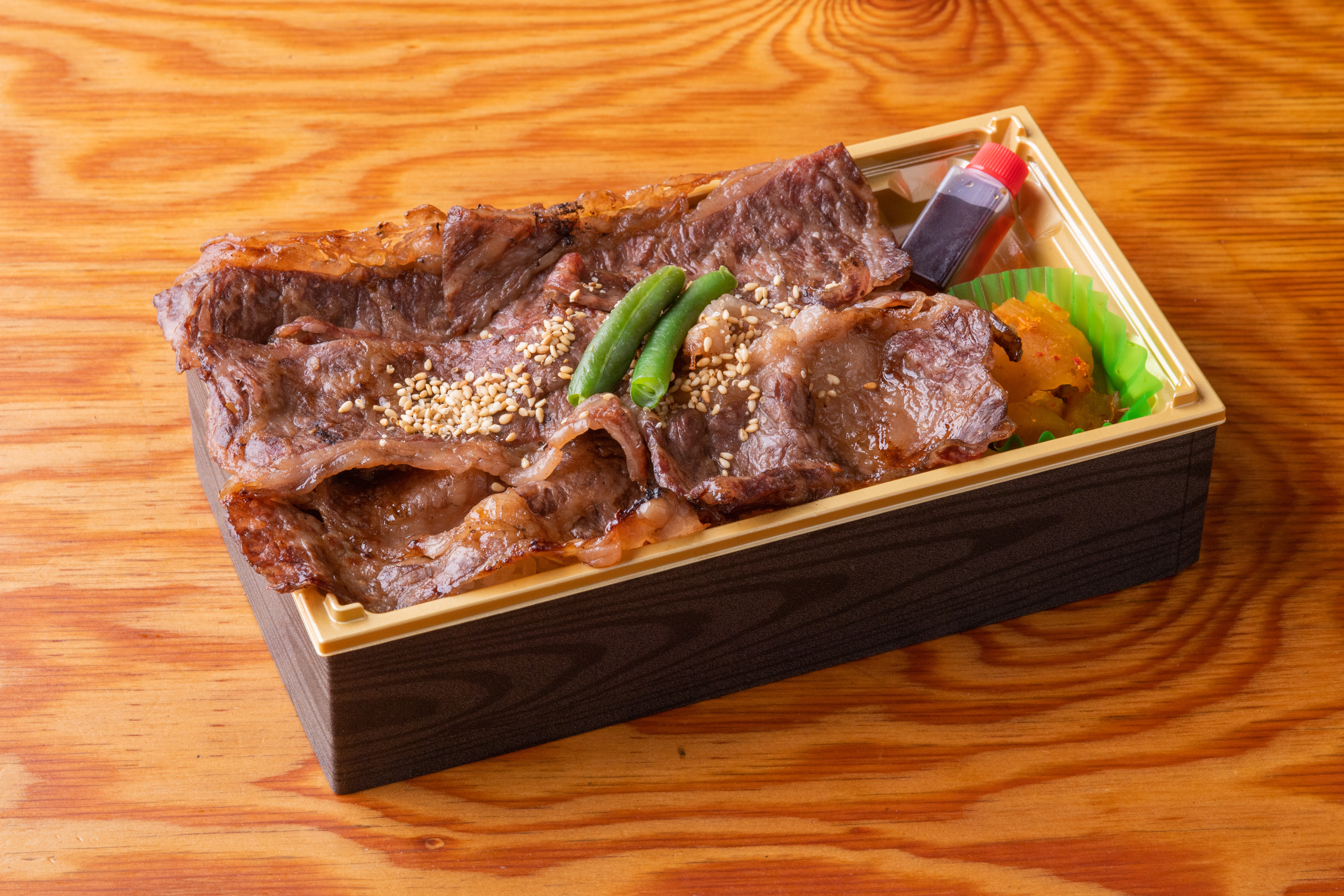はみ出る赤城牛カルビ弁当